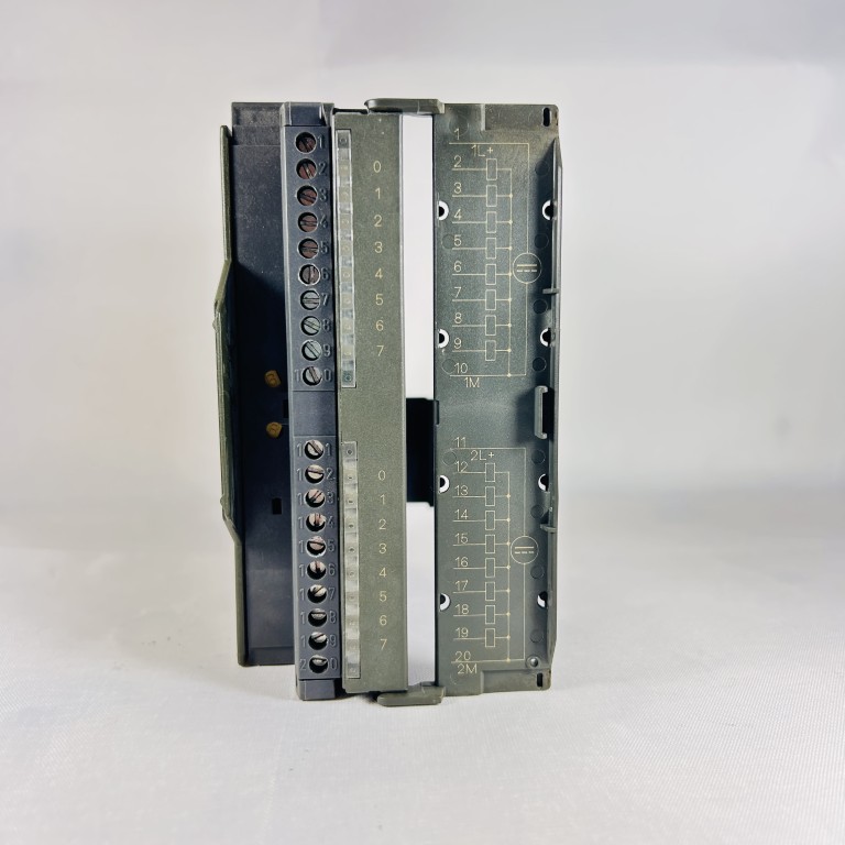 SIEMENS Digital Output Module 6ES7 322-1BH01-0AA0 – 2 SIEMENS Digital Output Module 6ES7 322-1BH01-0AA0 - 2